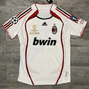 Retro - 2006-07 Camiseta Milan Visitante (Kaká)