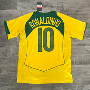Retro - 2004 Camiseta Brasil Local (Ronaldinho)